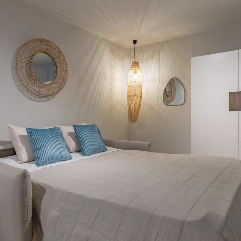 Exclusive Design Loft with air-conditioning 7 minutes from the beach - One-Bedroom Apartment - 19