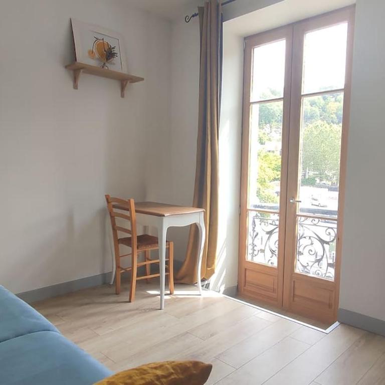 Appartement cosy avec charme historique - Two-Bedroom Apartment - 13