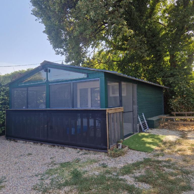 Chalet de 25 m2 avec jardin, piscine et spa uniquement accessible en juin sept - Chalet 1 Chambre - 2