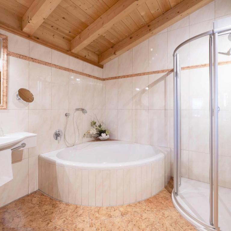 Hotel Stubaierhof - Deluxe Familiensuite - 4