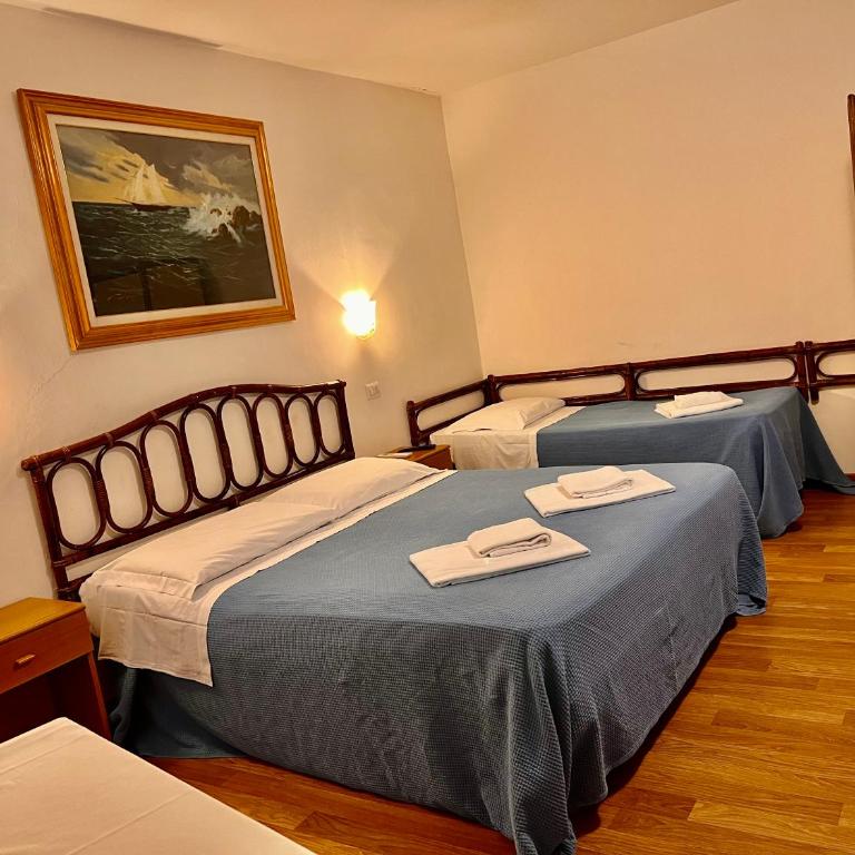 Hotel Canada - Camera Familiare con Vista Canale - 4