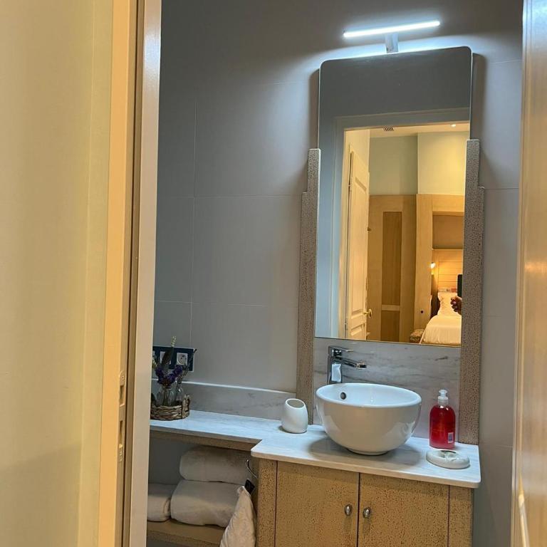 Mes à Moi in Pezenas - Studio Climatisé & Patio Privatif - O Pitchoun - Appartement 1 Chambre - 34