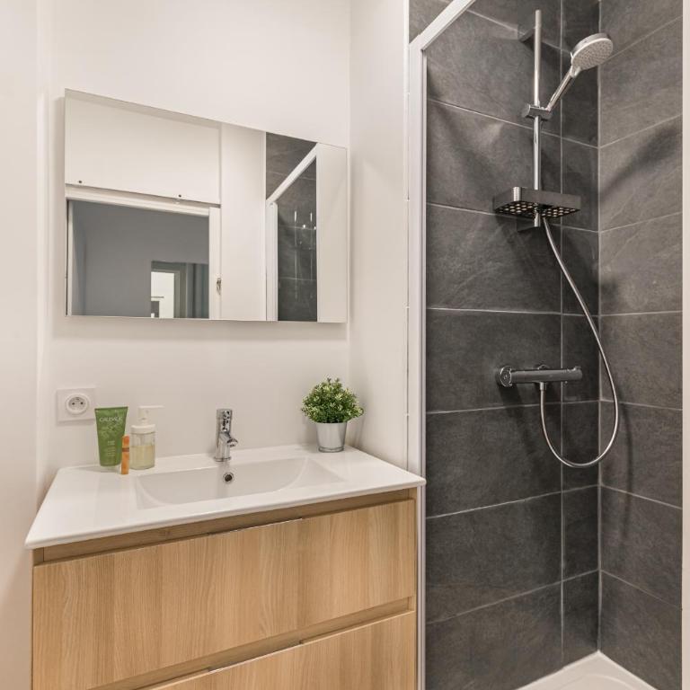 APPART COSY - COMME À LA MAISON - ST ETIENNE - Three-Bedroom Apartment - 13