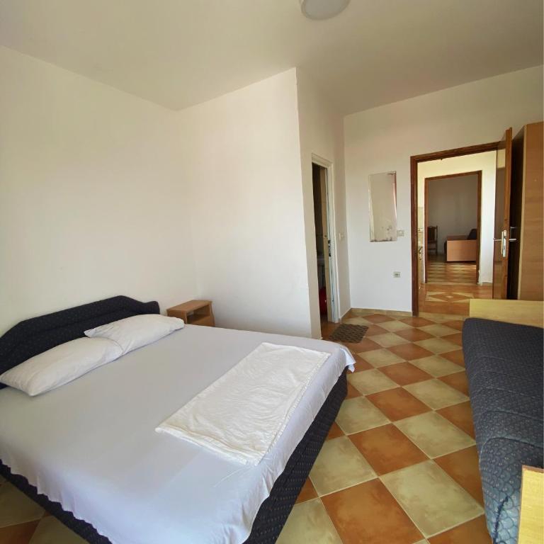 Apartments Ajdin - Family Room with Terrace - 9