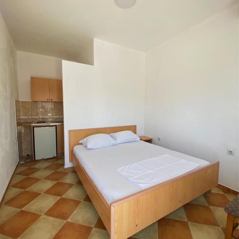 Apartments Ajdin - Double Room with Balcony - 4