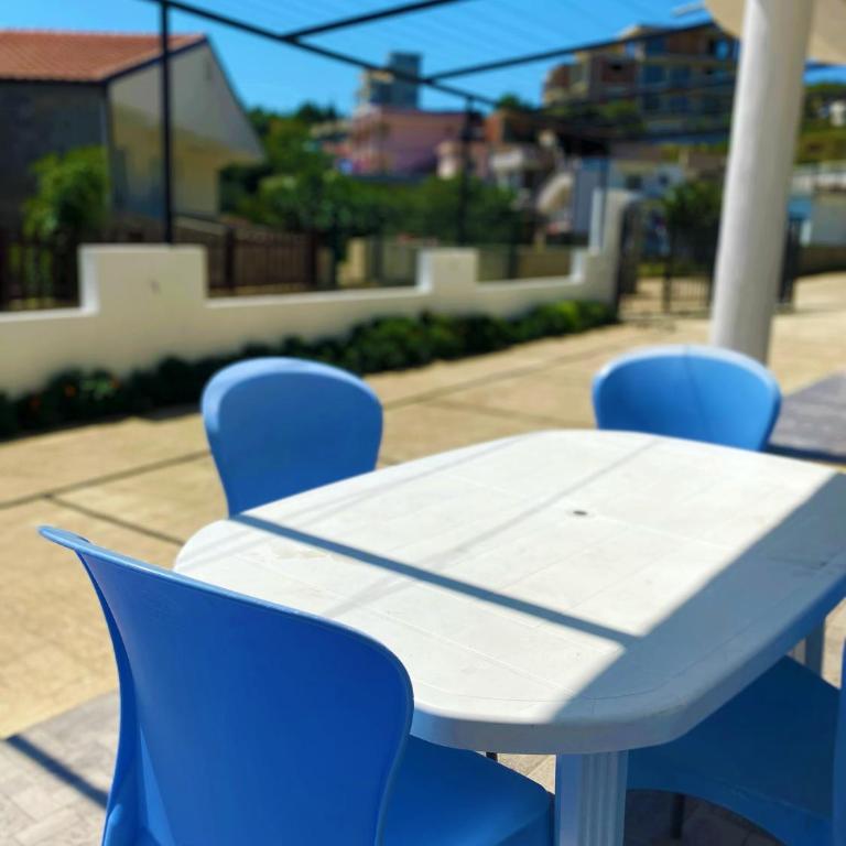 Apartments Ajdin - Triple Room with Balcony - 2