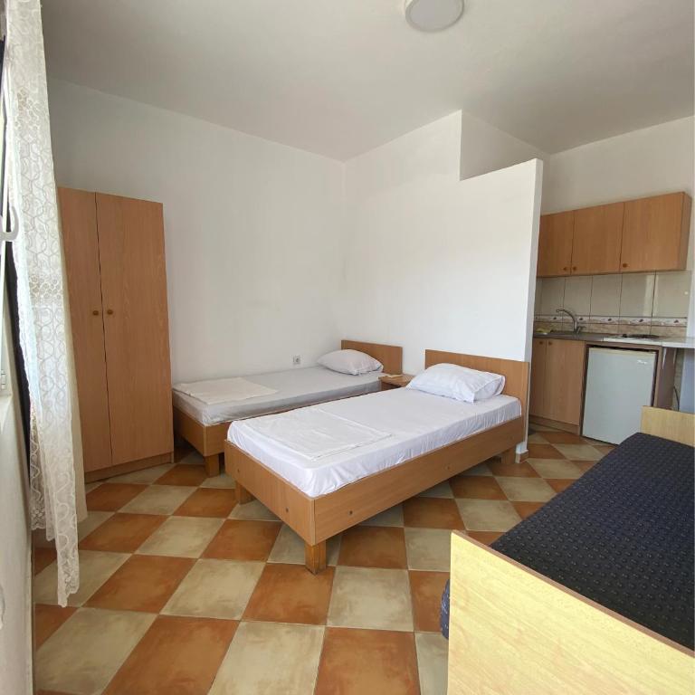 Apartments Ajdin - Triple Room with Balcony - 3