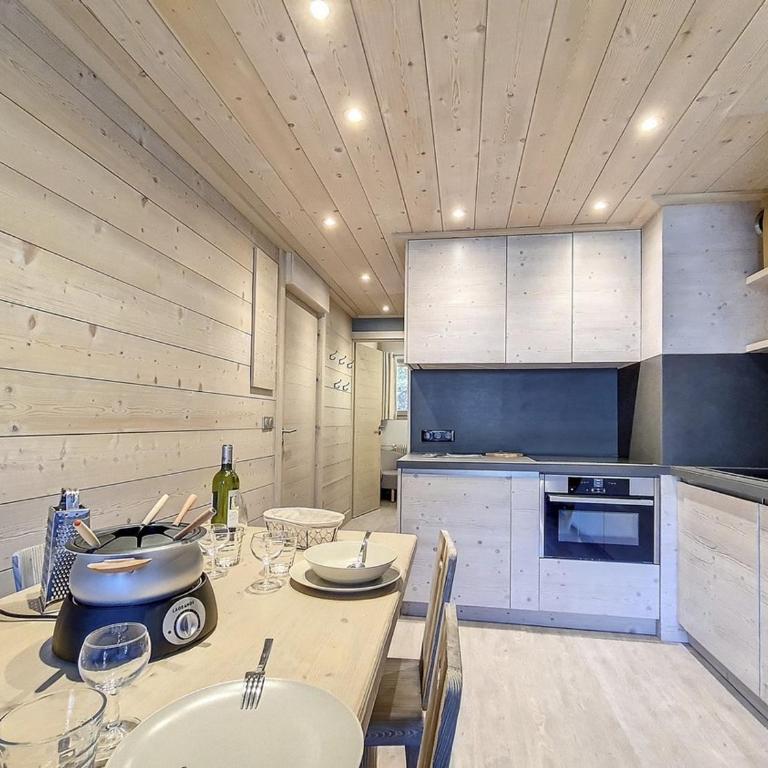 Duplex rénové à Méribel, proche pistes et commerces, balcon avec vue, Wi-Fi inclus - FR-1-688-53 - Appartamento - 7