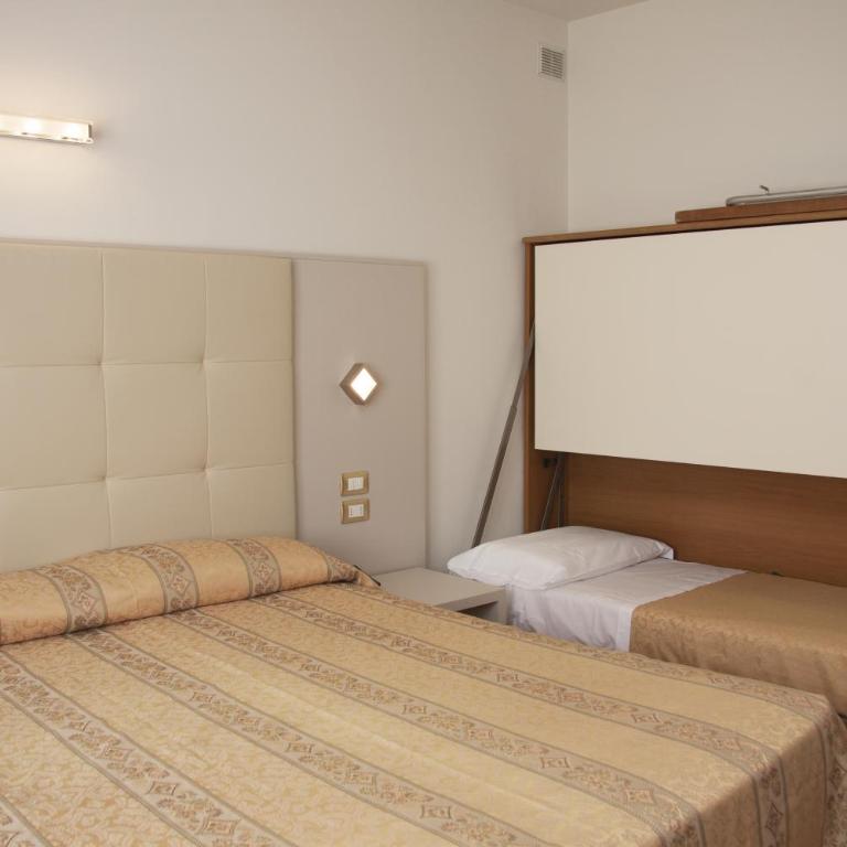 Hotel Ca' Serena - Camera Tripla Standard - 4