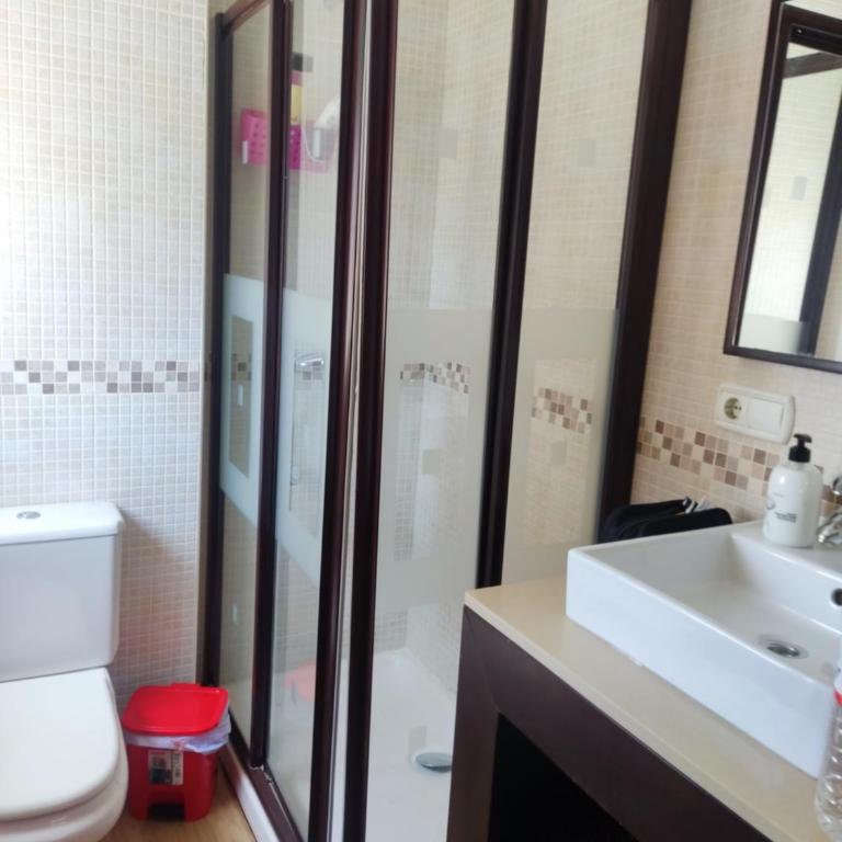 piso 3 habitaciones urbanizacion - Habitación Doble con baño - 2 camas - 9