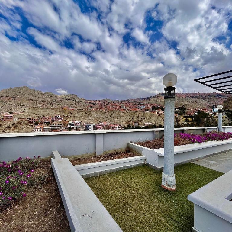 Vista a las montañas y Calefaccion cerca de teleferico y U Catolica - Two-Bedroom Apartment - 68