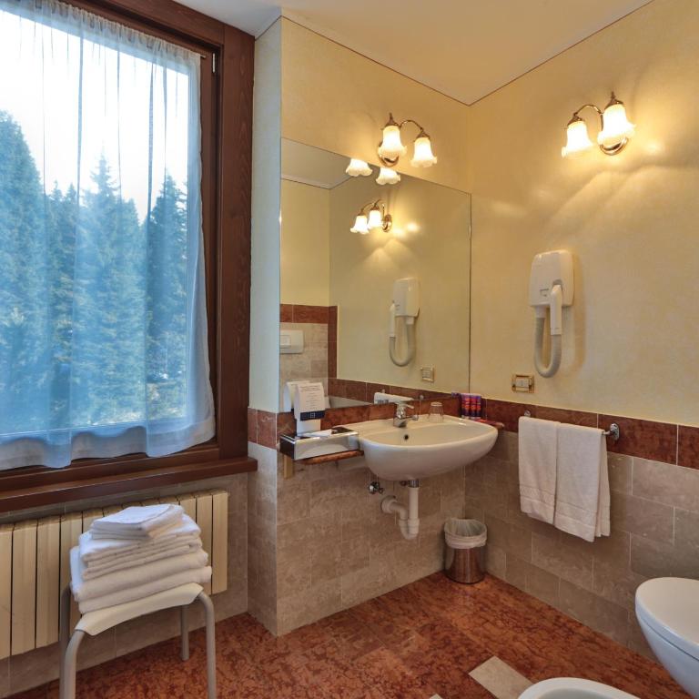 TH Madonna di Campiglio | Golf Hotel - Camera Familiare (2 Adulti + 2 Bambini) - 7