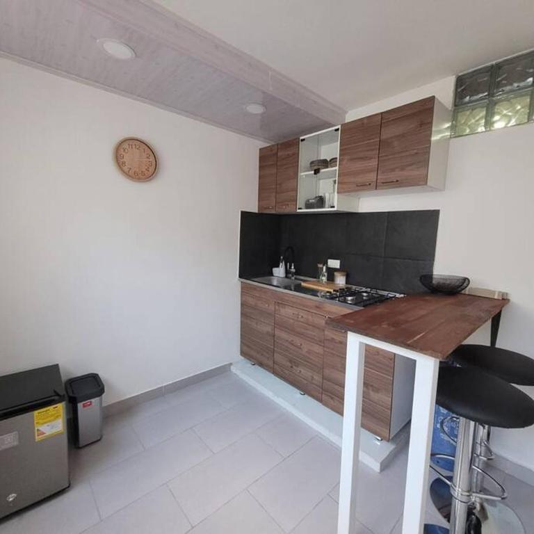 Cómodo apartamento bien ubicado cerca al Estadio y al metro - One-Bedroom Apartment - 5