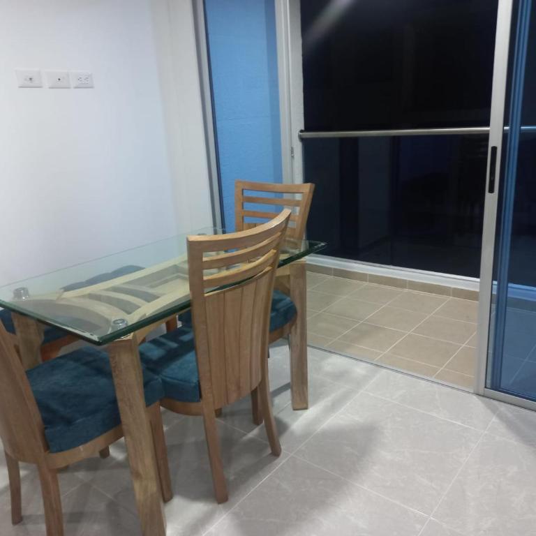 Hermoso apartamento con piscina ubicado cerca a los principales centros comerciales - Apartamento de 3 dormitorios - 19
