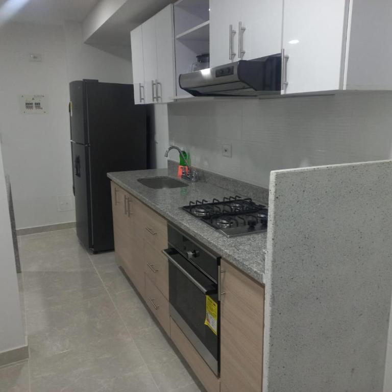 Hermoso apartamento con piscina ubicado cerca a los principales centros comerciales - Apartamento de 3 dormitorios - 24