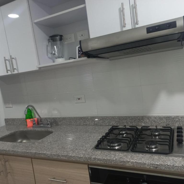 Hermoso apartamento con piscina ubicado cerca a los principales centros comerciales - Apartamento de 3 dormitorios - 26