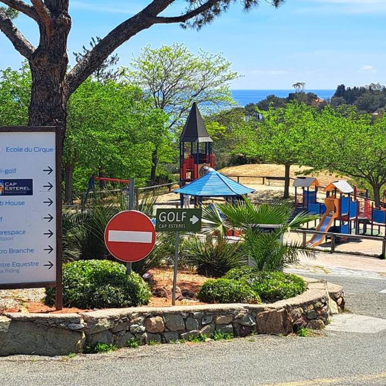 Dans un cadre d'exception, Vue mer panoramique à Agay Côte d'Azur, Village Vacances Cap Esterel, 2 chambres, avec jardin, golf, climatisation, Wifi, 5 piscines - Appartement - Vue sur Mer - 42