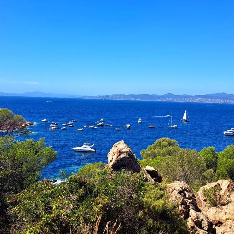 Dans un cadre d'exception, Vue mer panoramique à Agay Côte d'Azur, Village Vacances Cap Esterel, 2 chambres, avec jardin, golf, climatisation, Wifi, 5 piscines - Appartement - Vue sur Mer - 34
