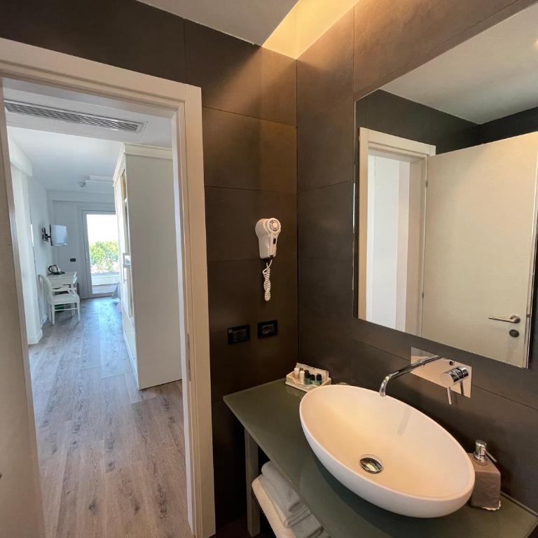 Park Hotel Cellini - Deluxe Junior Suite with Big Terrace Sea View - 5