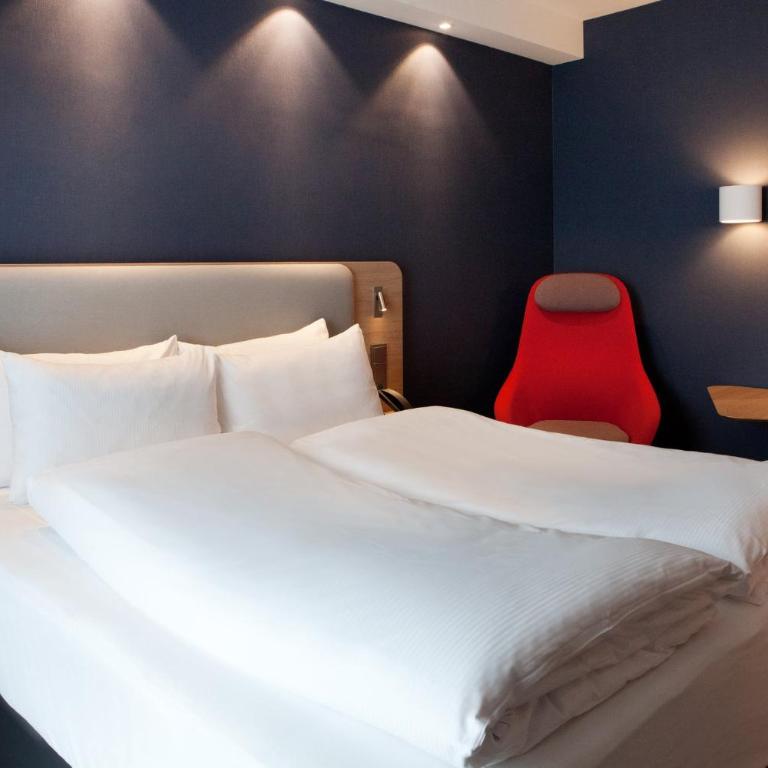 Holiday Inn Express Munich - Olympiapark by IHG - Standard Zimmer mit Queensize-Bett - 7
