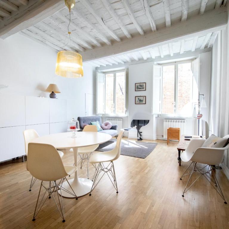 Tango Luxury Suite in Center Town - Deluxe Apartment - 3
