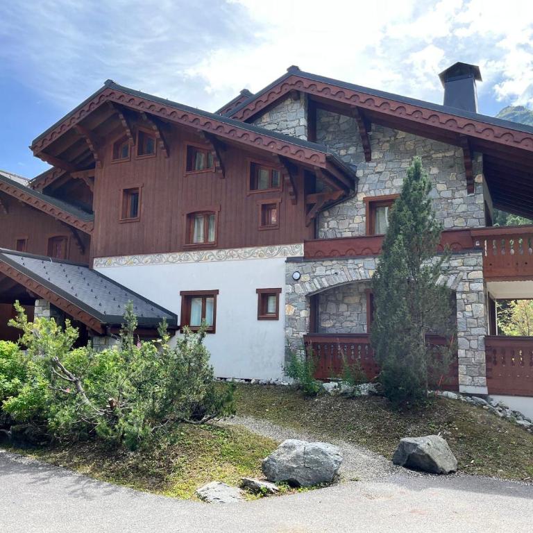 Charmant Duplex Calme Proche Pistes/Commerces avec Terrasse - FR-1-688-49 - Appartement - 16