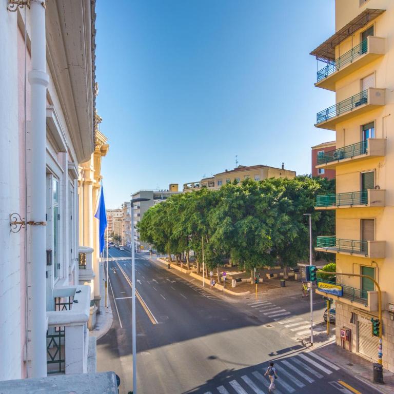 Sunscape Rooms Cagliari City Center - Camera Matrimoniale con Balcone - 3