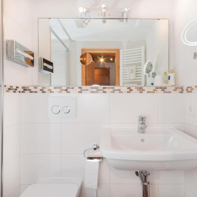 Landhotel Binderhäusl Garni - Doppelzimmer mit Balkon - 4