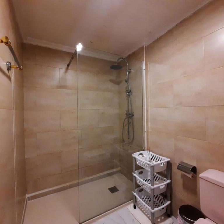 Budget and cute rooms with balcony Sevilla center - Double Room with Balcony (3 Adults) - 5