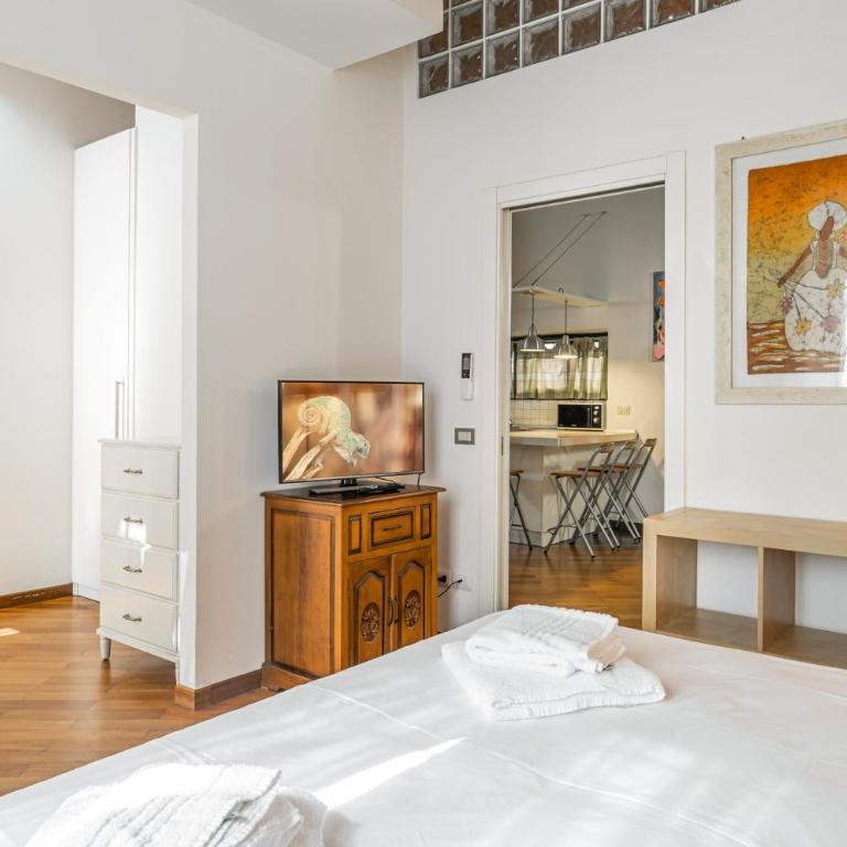 GuestHost - Florence Statuto Apartment with Small Courtyard - One-Bedroom Apartment - 10