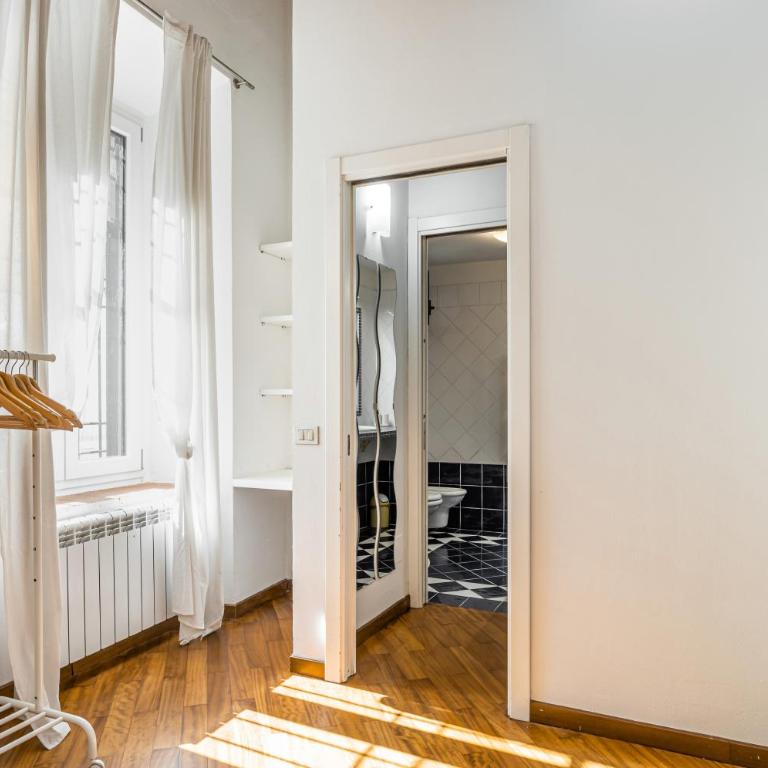 GuestHost - Florence Statuto Apartment with Small Courtyard - One-Bedroom Apartment - 12