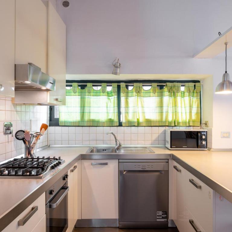 GuestHost - Florence Statuto Apartment with Small Courtyard - One-Bedroom Apartment - 7