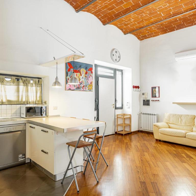 GuestHost - Florence Statuto Apartment with Small Courtyard - One-Bedroom Apartment - 1