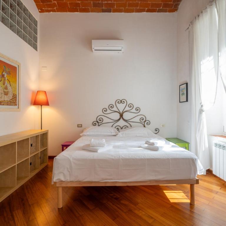 GuestHost - Florence Statuto Apartment with Small Courtyard - One-Bedroom Apartment - 3