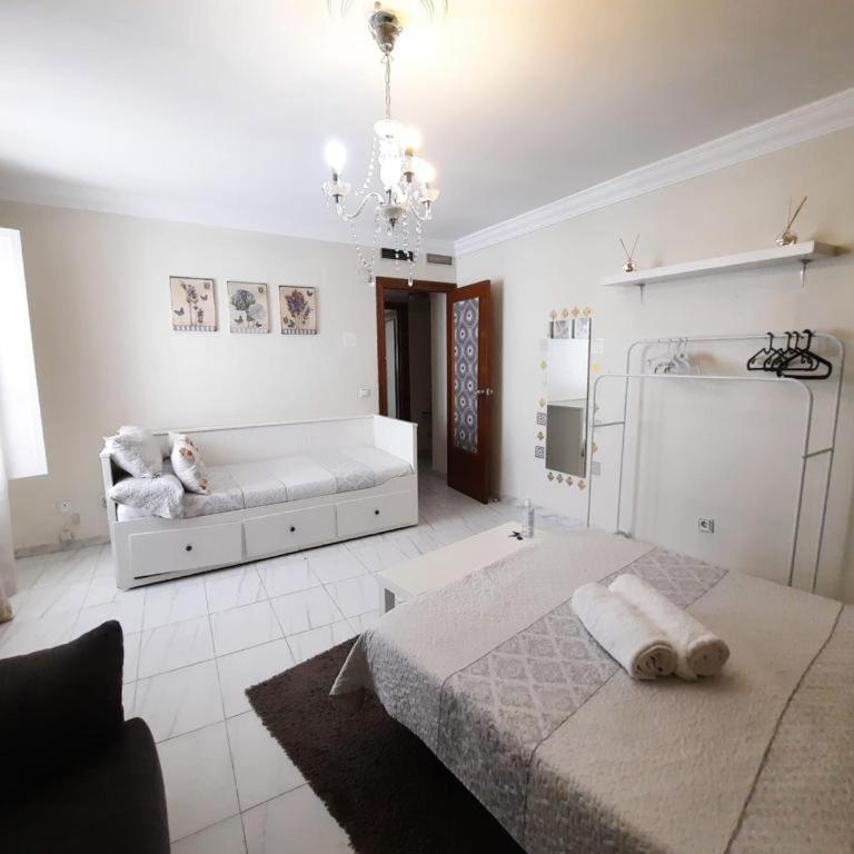 Budget and cute rooms with balcony Sevilla center - Apartment with Balcony - 14