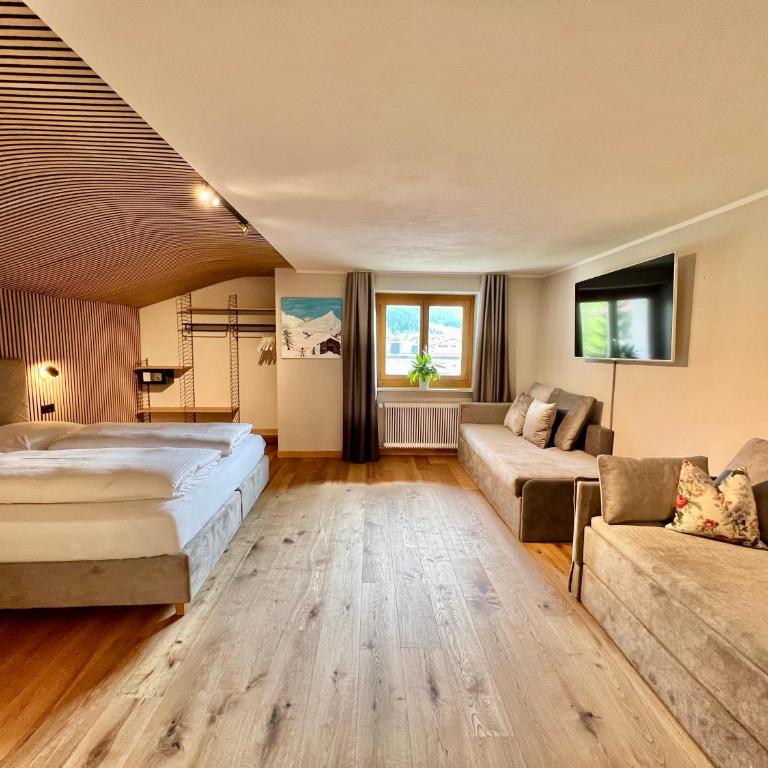 Haus Schrofenstein - Comfort Dreibettzimmer - 4