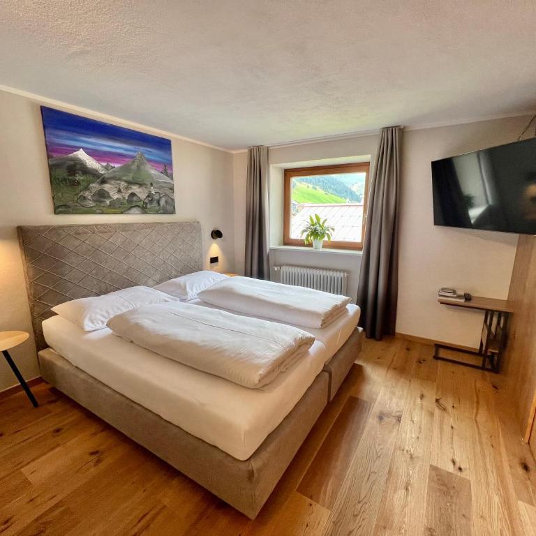 Haus Schrofenstein - Comfort Dreibettzimmer - 8