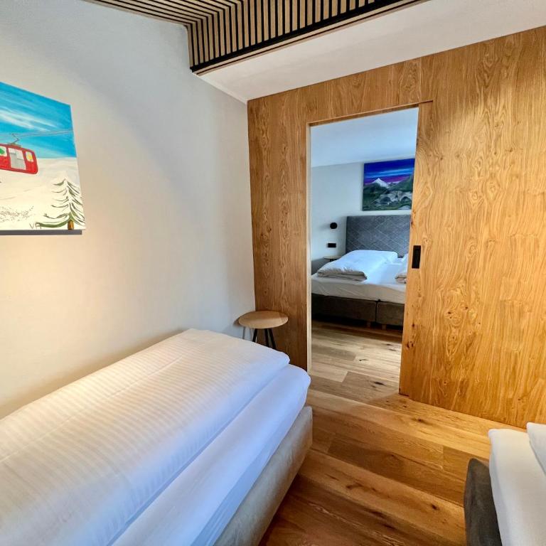 Haus Schrofenstein - Comfort Dreibettzimmer - 7