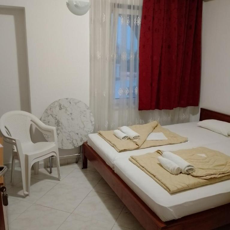 Vila Tamara Apartmani - Dvokrevetna Soba sa Bračnim Krevetom - 4