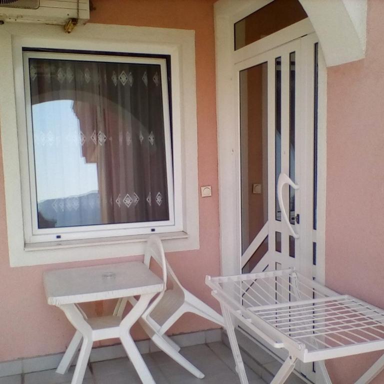 Vila Tamara Apartmani - Dvokrevetna Soba sa Bračnim Krevetom - 1