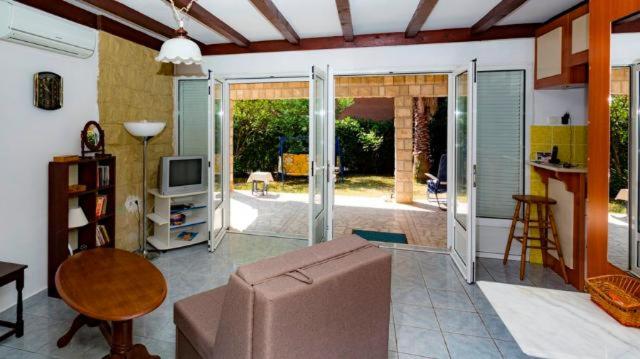 Vila Tamara Apartmani - Kuća sa 2 Spavaće Sobe - 8