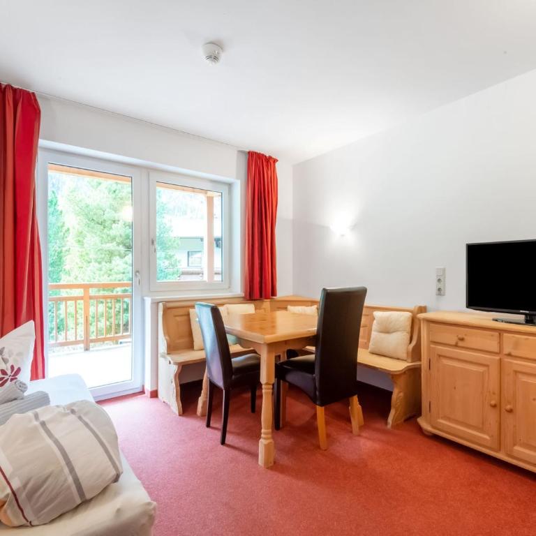 Haus Anna - Superior Three-Bedroom Apartment ( 6-10 adults) - 12
