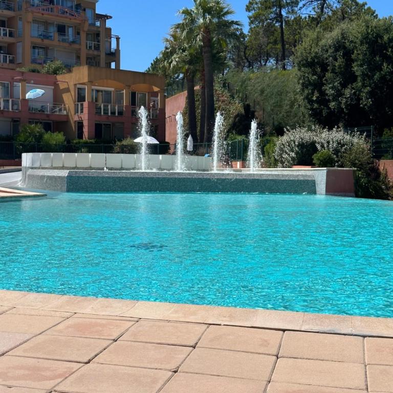 Vue mer et sur la baie de Cannes piscine 450m2 randonnée VTT au pied de l Esterel Manet - Appartement 1 Chambre - 3