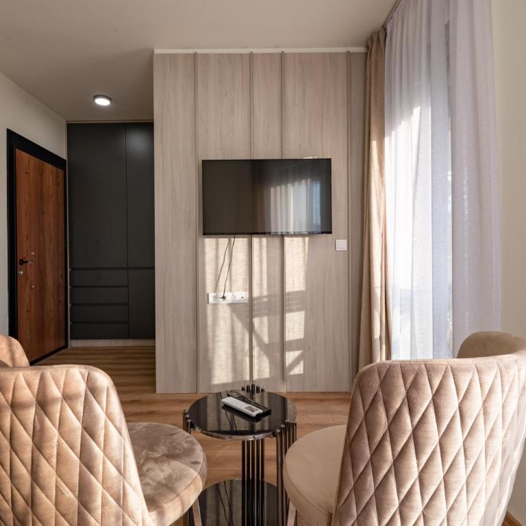 Dulamerovic Hotel - Dvokrevetna Soba sa Bračnim Krevetom i Balkonom - 8