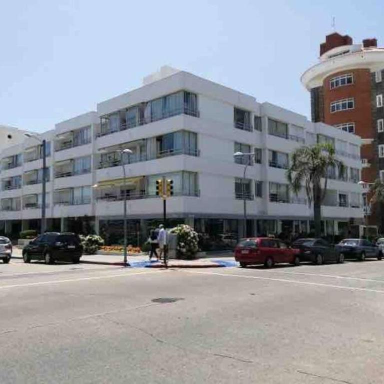 Edificio Simón Bolívar, con cochera. - Apartamento de 2 dormitorios - 6