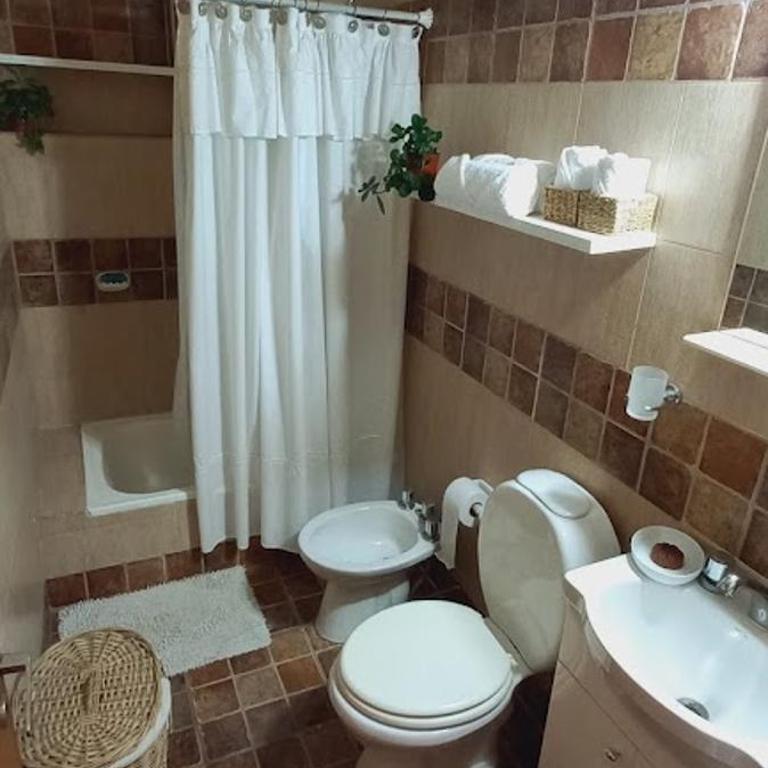 Aeropuerto a 5' y Ruta del Vino a 100 mts - Habitación Doble con baño privado - 7