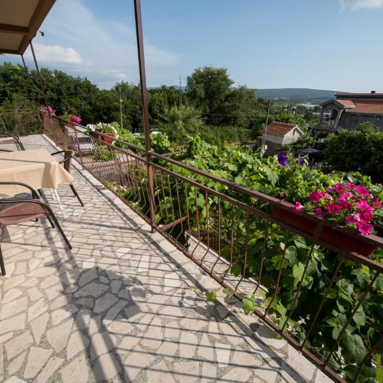 Apartments Pavićević - Double Room with Shared Bathroom - 3