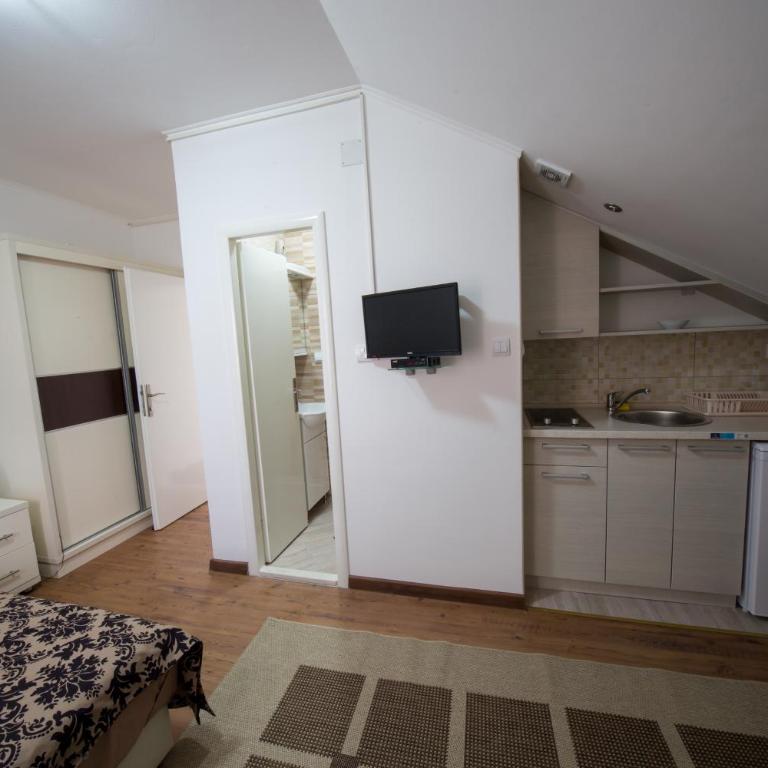 Apartments Pavićević - Studio (2 Adults) - 5