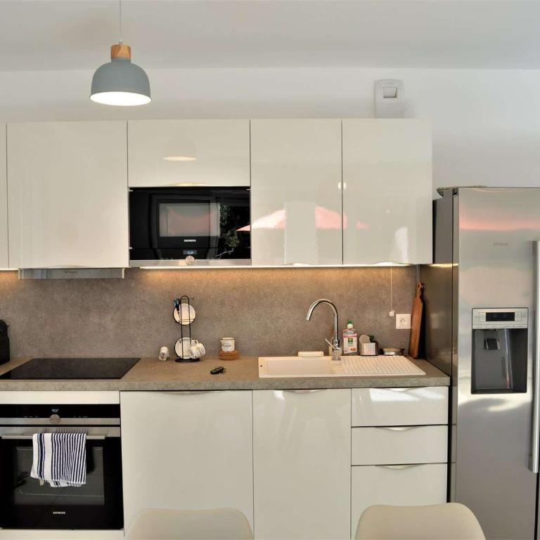 Appartement 3 pièces avec clim, piscine et terrasse - 500m plage, parking, Cavalaire sur Mer - FR-1-226B-77 - Appartement (4 Adultes) - 6