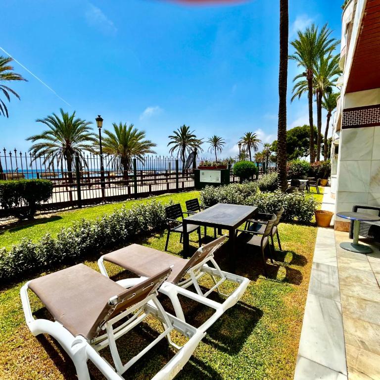 Frontline sea in the center of Puerto Banus.2bedrooms -Garden - Two-Bedroom Apartment - 2